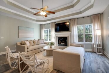 December in Santa Rosa Beach is a masterpiece of festive lights shimmering against coastal architecture. As the final countdown to the Holiday Season begins, the desire to create a flawless, welcoming sanctuary for family and guests becomes paramount. This is the moment when the true value of a professional deep clean reveals itself—not as a chore, but as an art form. It’s the final, transformative brushstroke that brings your entire holiday vision to life. A last-minute deep clean isn't about rushing; it's about a perfectly timed restoration of your home's brilliance. At TileUp, our professional cleaners in Santa Rosa Beach solve the problem of year-end chaos by delivering a serene, impeccably clean environment right when you need it most, allowing you to step into your celebrations with absolute grace.