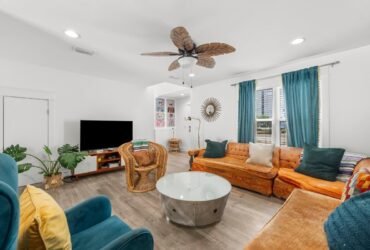 One-Time Clean: The Smart Host’s Guide to a Flawless Home in Panama City Beach This Holiday Season Hosting during the Holiday Season in Panama City Beach is all about creating a relaxed, yet polished, atmosphere. Your guests are here to enjoy the stunning coastal views and the vibrant festive spirit, and your home should be the perfect backdrop for these memorable moments. But between coordinating plans and preparing meals, who has the time for an exhaustive cleaning session? This is where the smart host gains an edge. A professional one-time clean is the strategic solution for achieving a flawless, guest-ready home without the stress. At TileUp, our professional cleaners in Panama City Beach solve the problem of limited time by delivering a targeted, high-impact clean that makes your home shine. It’s the essential final touch that ensures you can host with confidence and ease.